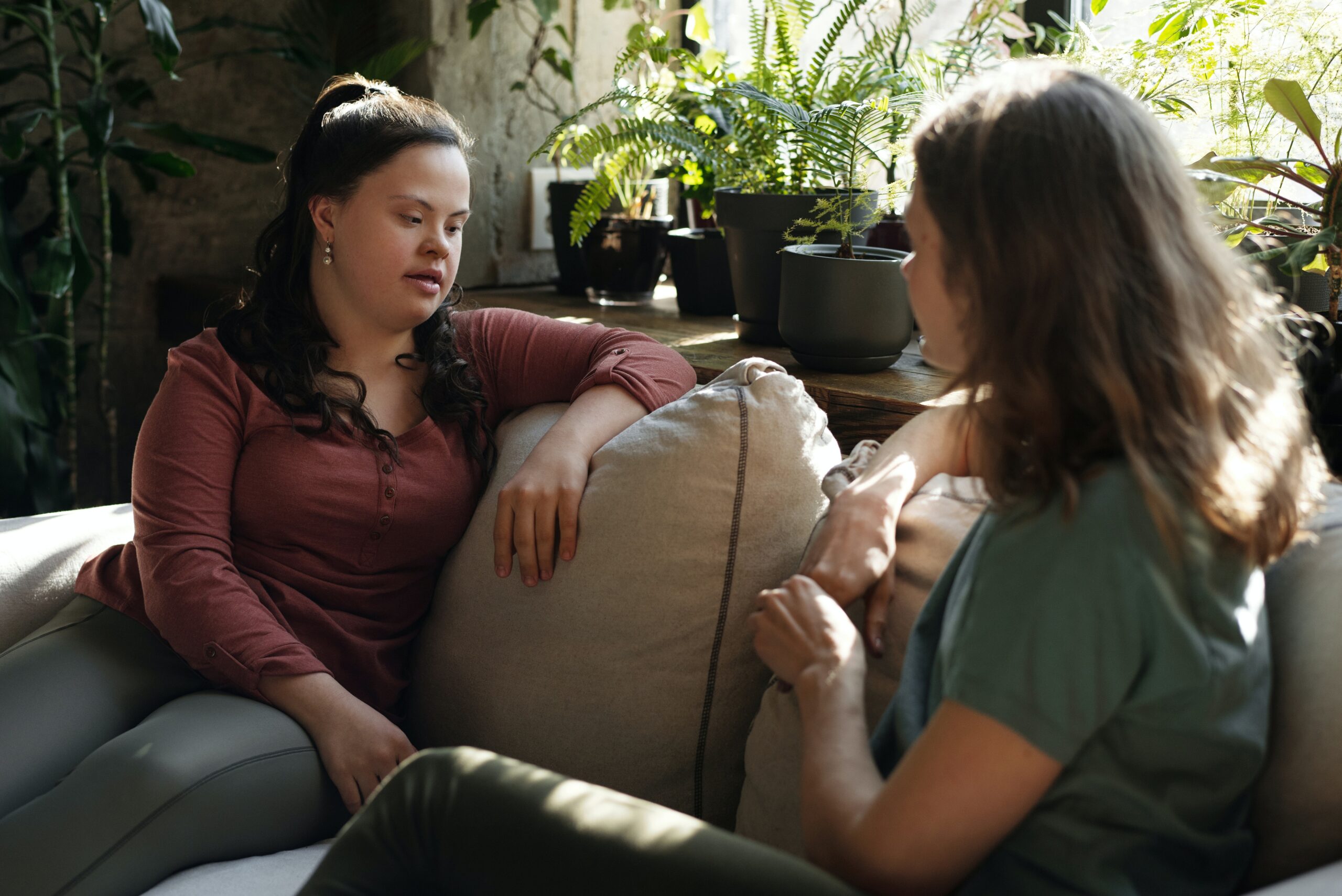 2 young girls talking